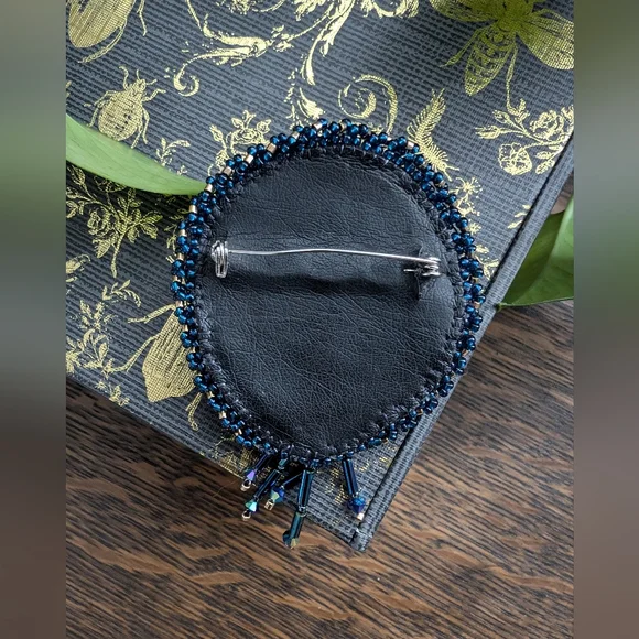 Beautiful Handmade Beaded Cameo Brooch - Picture 4 of 5